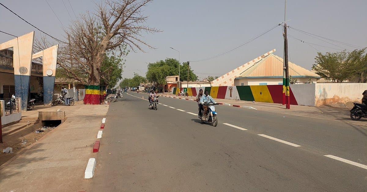 The national road at Kidira, the border town between Senegal and Mali