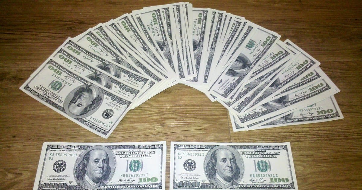 Des billets de 100 dollars américains