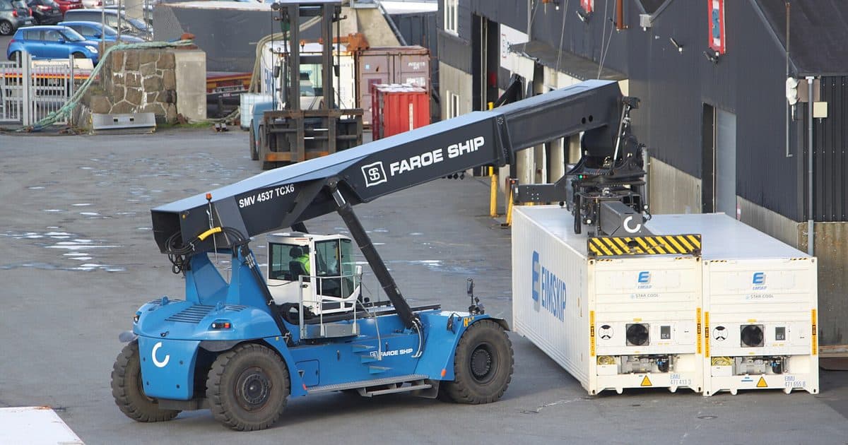 Conteneurs frigorifiques manutentionnés au port