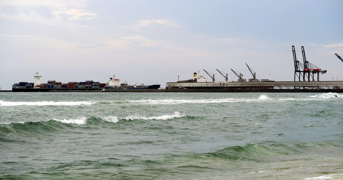 Porte-conteneurs au port de Lomé