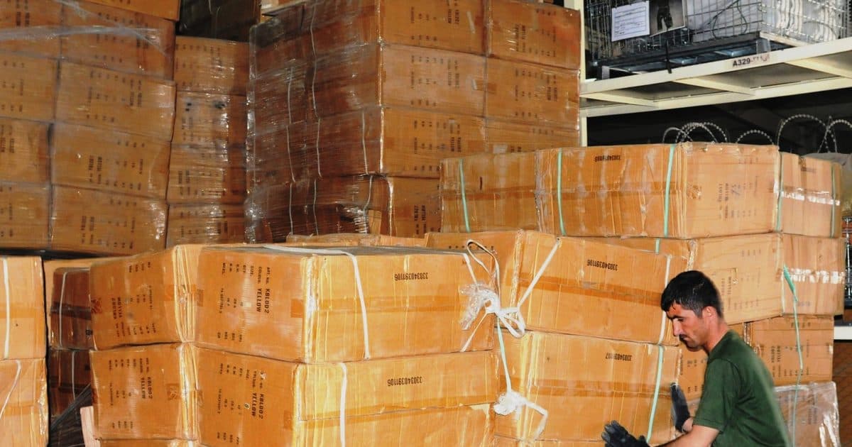 Cartons filmés prêts au groupage