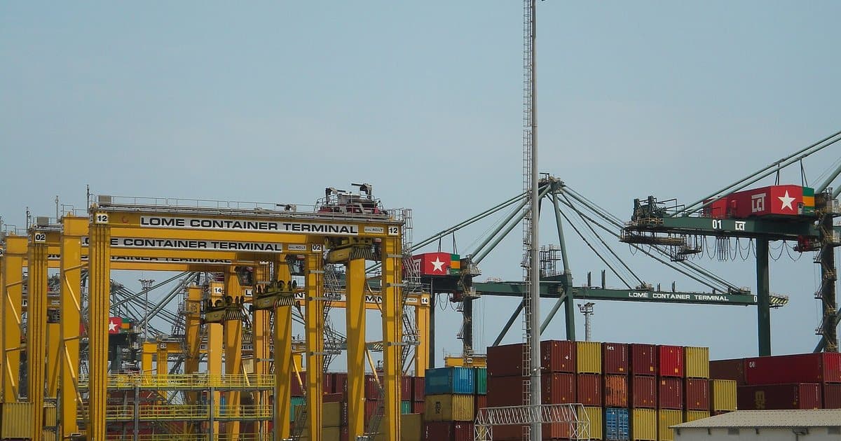 Portiques du terminal à conteneurs du port de Lomé, au Togo