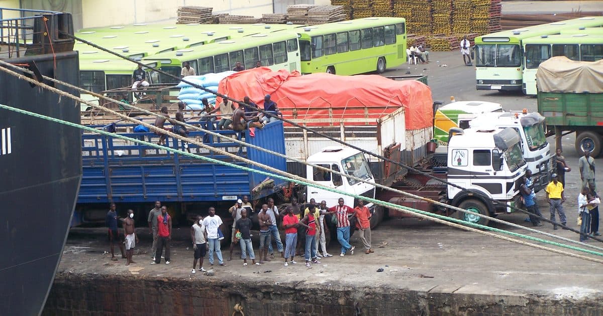 Trucks and handling on a port quay